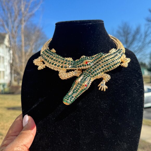 ALIGATOR DARK GREEN 2025 FAMILY NECKLACE - Picture 2 of 5